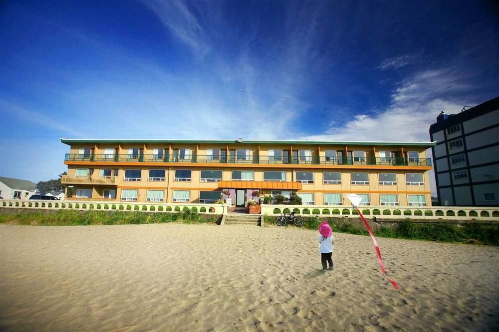 Seashore Inn On The Beach Seaside Exteriör bild